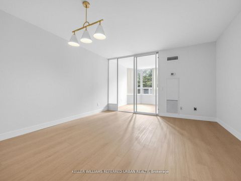 Photo 5 at 217 - 7 Bishop Avenue, Newtonbrook East, Toronto