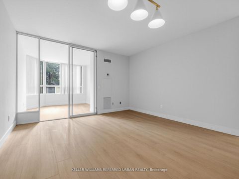 Photo 10 at 217 - 7 Bishop Avenue, Newtonbrook East, Toronto