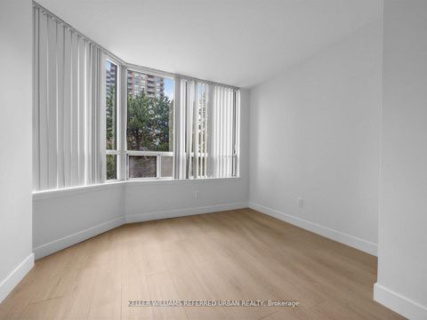 Photo 11 at 217 - 7 Bishop Avenue, Newtonbrook East, Toronto