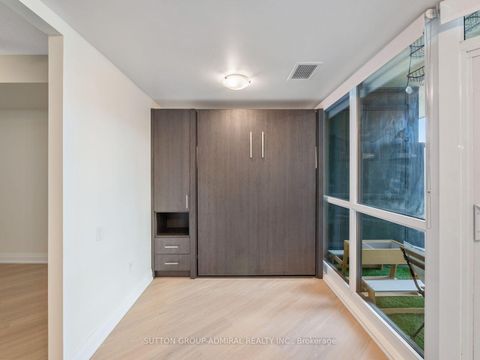 Photo 15 at 405 - 7608 Yonge Street, Yorkhill, Vaughan