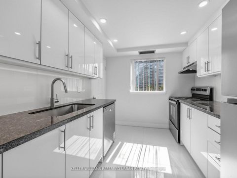 Photo 12 at 501 - 7 Bishop Avenue, Newtonbrook East, Toronto
