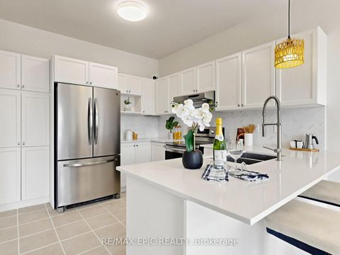 Photo 5 at 74 Dewpoint Road, Patterson, Vaughan