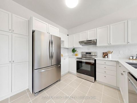 Photo 7 at 74 Dewpoint Road, Patterson, Vaughan