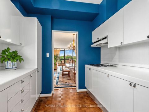 Photo 12 at 501 - 407 Walmer Road, Casa Loma, Toronto