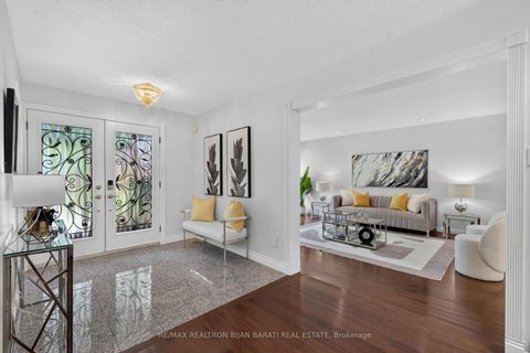 Photo 2 at 26 Saddletree Drive, Steeles, Toronto