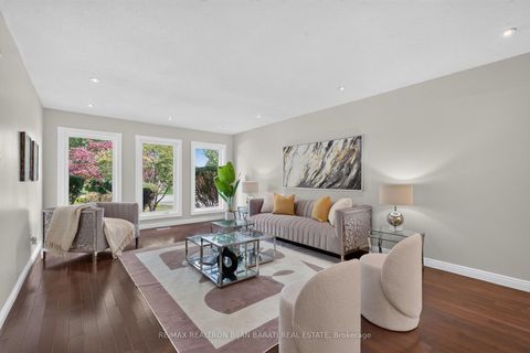 Photo 4 at 26 Saddletree Drive, Steeles, Toronto