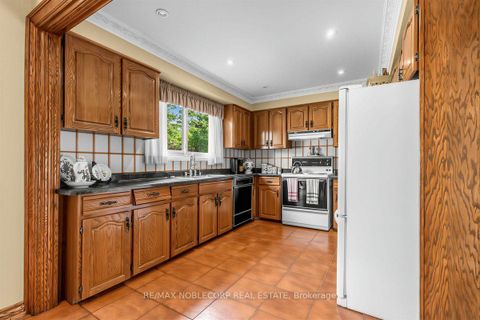 Photo 12 at 256 Airdrie Drive, East Woodbridge, Vaughan