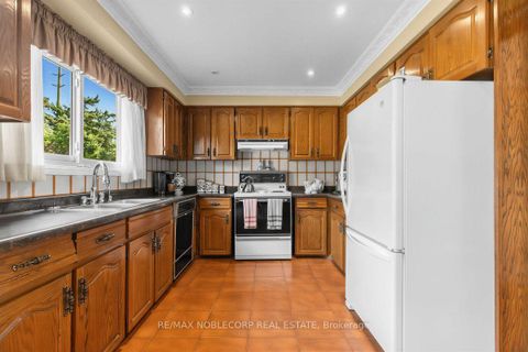 Photo 13 at 256 Airdrie Drive, East Woodbridge, Vaughan