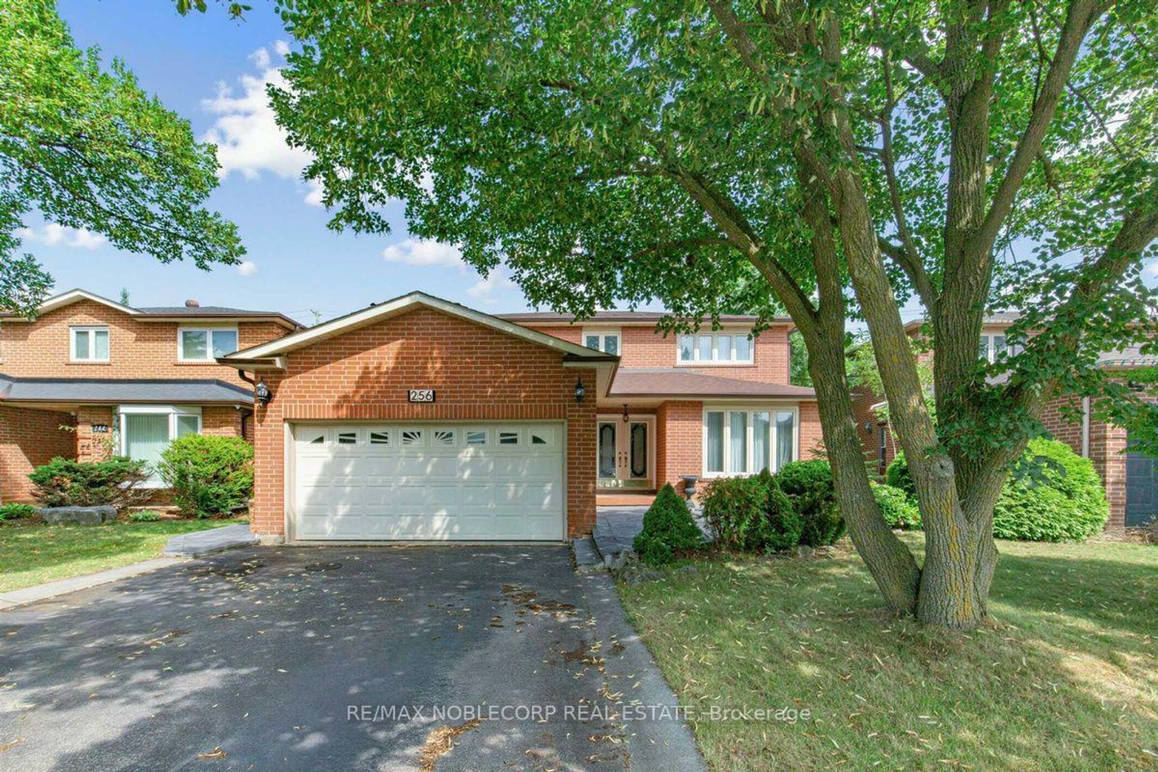 256 Airdrie Drive, East Woodbridge, Vaughan photo number 2