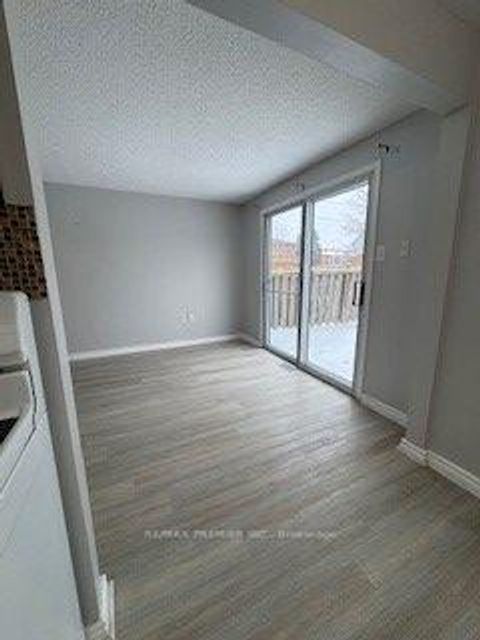 Photo 5 at 34 Argyle Road, Sunnidale, Barrie