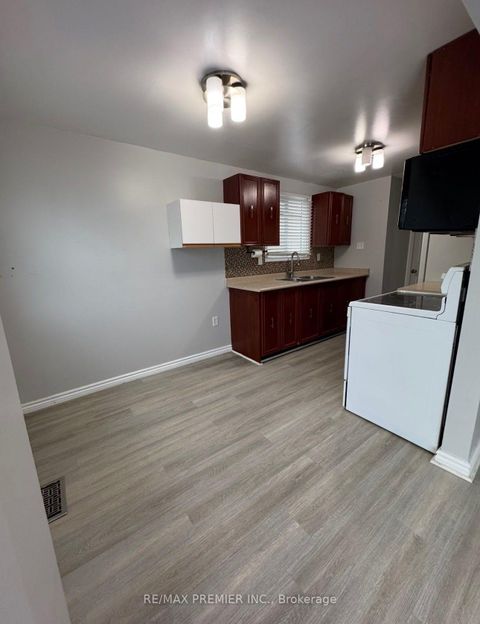Photo 10 at 34 Argyle Road, Sunnidale, Barrie