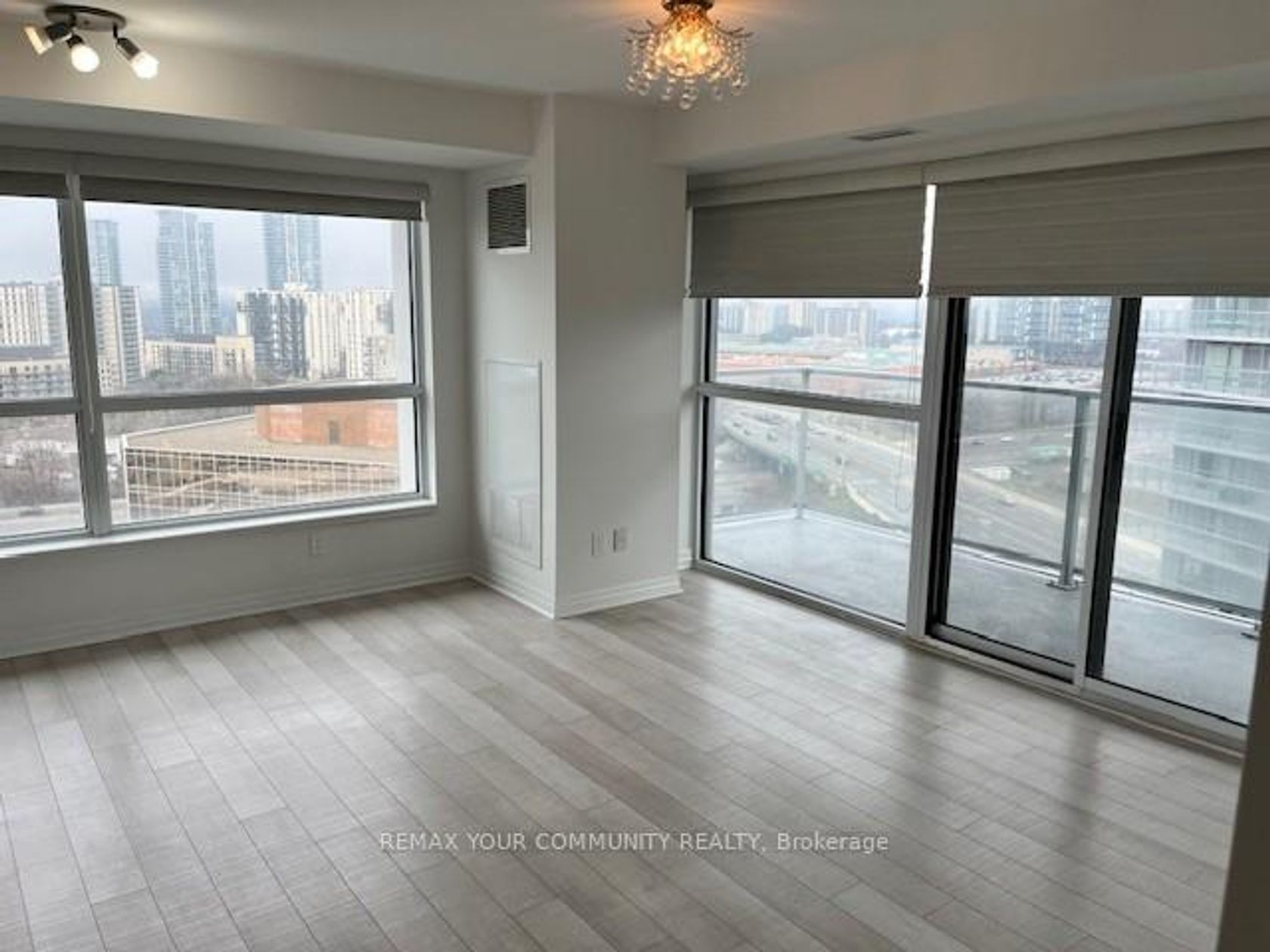 1602 - 275 Yorkland Road, Henry Farm, Toronto photo 6