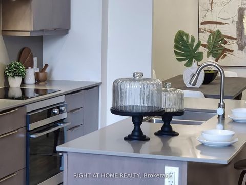 Photo 12 at 106 - 9075 Jane Street, Concord, Vaughan