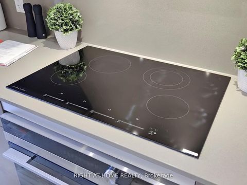 Photo 15 at 106 - 9075 Jane Street, Concord, Vaughan