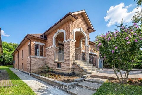 Photo 2 at 42 Oak Avenue, South Richvale, Richmond Hill