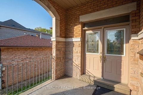 Photo 6 at 42 Oak Avenue, South Richvale, Richmond Hill
