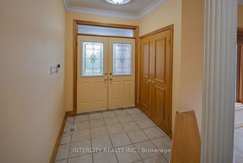 Photo 7 at 42 Oak Avenue, South Richvale, Richmond Hill