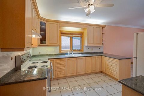 Photo 13 at 42 Oak Avenue, South Richvale, Richmond Hill
