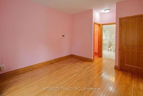 Photo 20 at 42 Oak Avenue, South Richvale, Richmond Hill