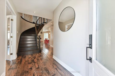 Photo 3 at 9 McCoy Court, Devonsleigh, Richmond Hill