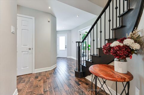 Photo 4 at 9 McCoy Court, Devonsleigh, Richmond Hill