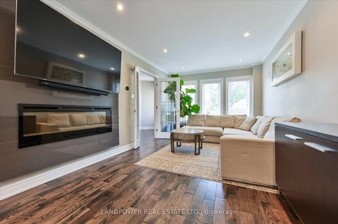 Photo 6 at 9 McCoy Court, Devonsleigh, Richmond Hill