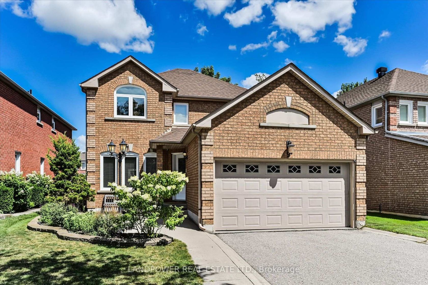 9 McCoy Court, Devonsleigh, Richmond Hill photo 5