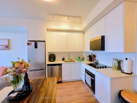 Photo 8 at 2321 - 10 Abeja Street, Concord, Vaughan