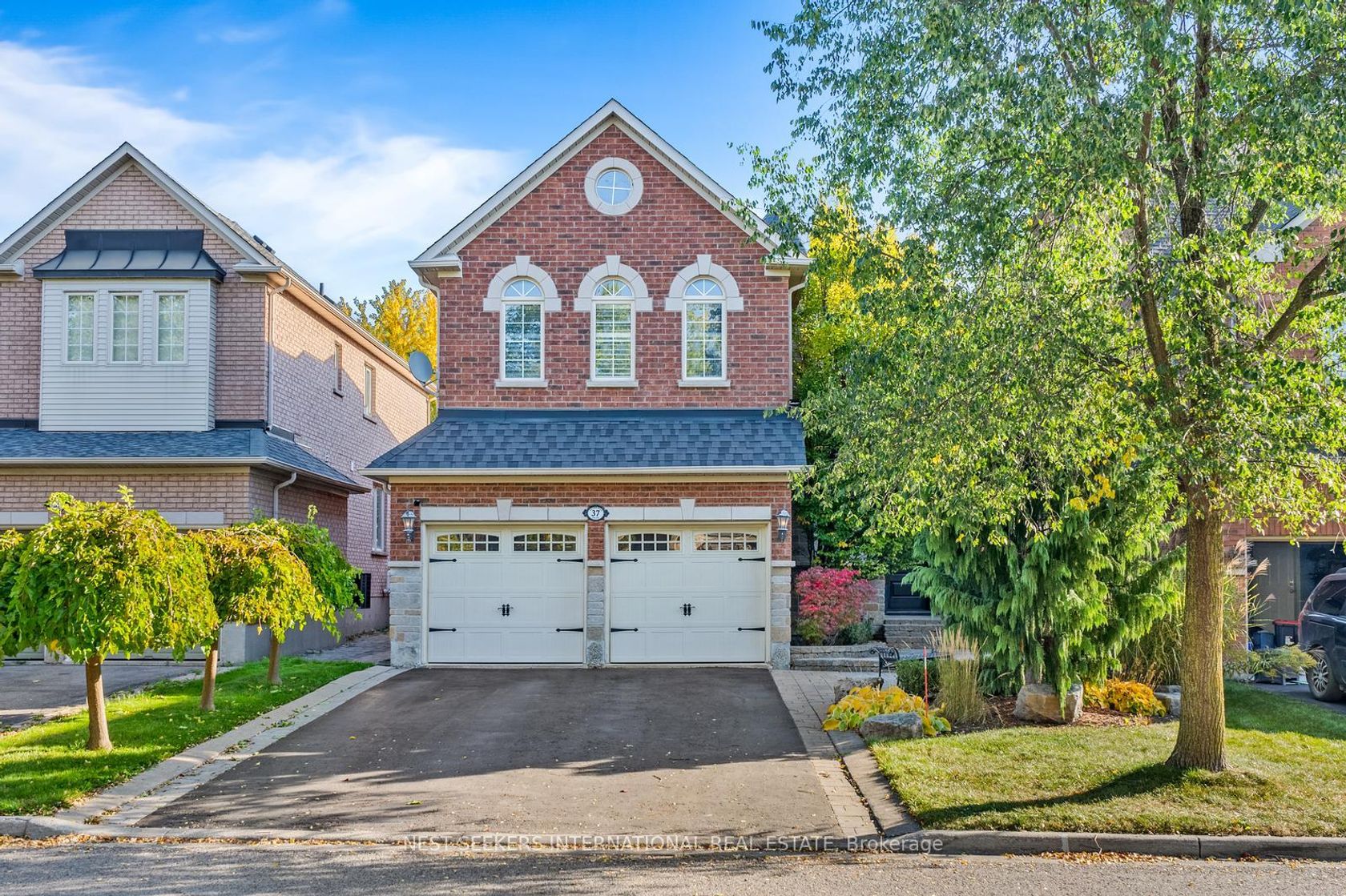 37 RAVINE EDGE Drive, Jefferson, Richmond Hill photo 3
