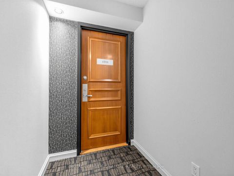 Photo 4 at 1711 - 256 Doris Avenue, Willowdale East, Toronto