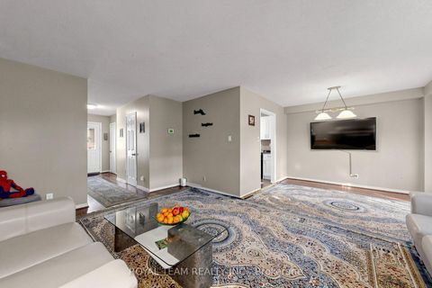 Photo 8 at 28 Ailsa Drive, Keswick North, Georgina
