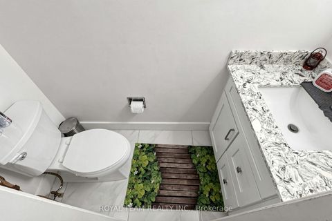 Photo 11 at 28 Ailsa Drive, Keswick North, Georgina