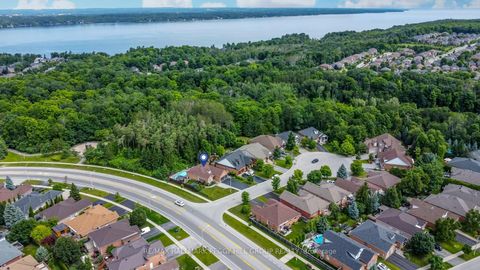 Photo 2 at 2 Purt Court, Bayshore, Barrie