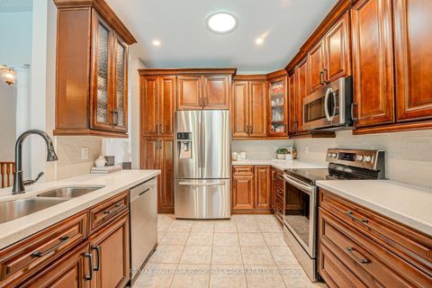Photo 3 at 2 Purt Court, Bayshore, Barrie