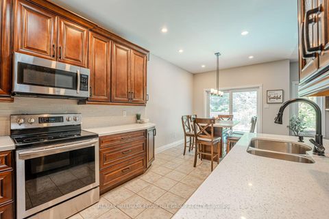 Photo 5 at 2 Purt Court, Bayshore, Barrie