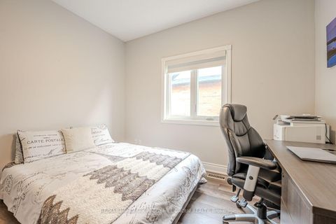 Photo 12 at 2 Purt Court, Bayshore, Barrie