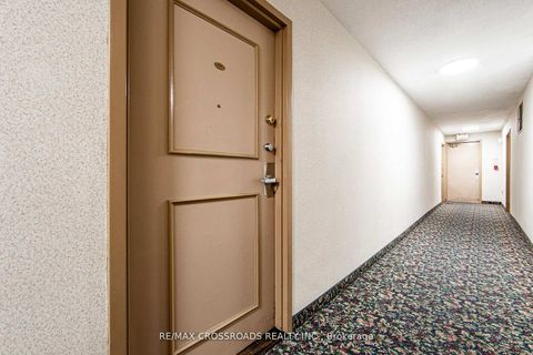 Photo 2 at 205 - 5 Shady Golfway, Flemingdon Park, Toronto