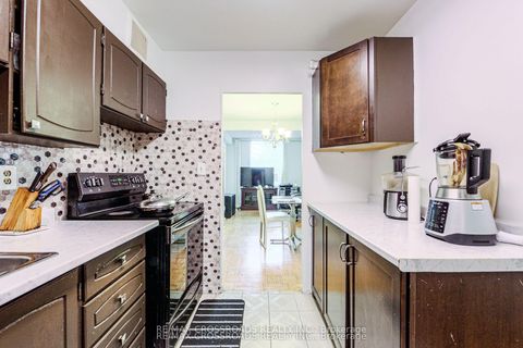 Photo 10 at 205 - 5 Shady Golfway, Flemingdon Park, Toronto