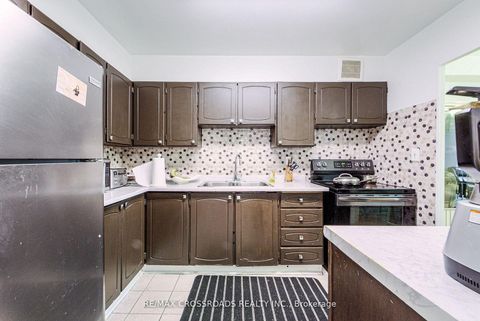 Photo 11 at 205 - 5 Shady Golfway, Flemingdon Park, Toronto
