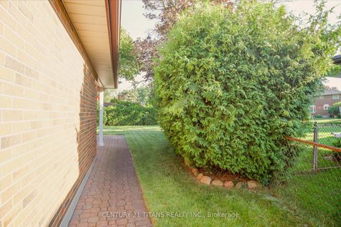 Photo 3 at 9 Minos Crescent, Woburn, Toronto