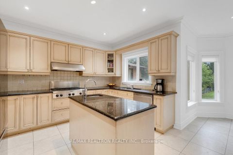 Photo 8 at 93 Oak Avenue, South Richvale, Richmond Hill
