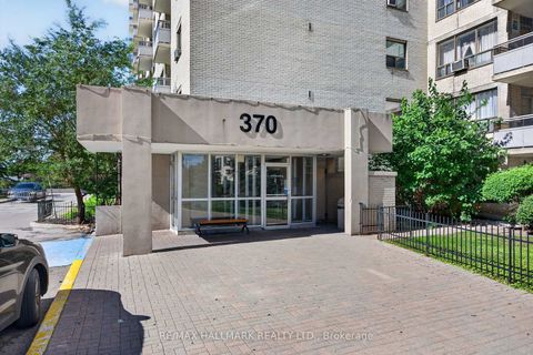Photo 2 at 912 - 370 Dixon Road, The Westway, Toronto