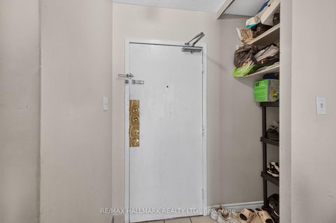 Photo 3 at 912 - 370 Dixon Road, The Westway, Toronto