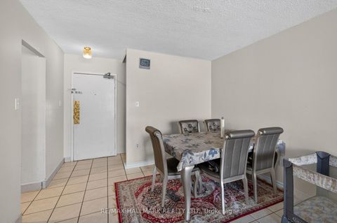 Photo 4 at 912 - 370 Dixon Road, The Westway, Toronto