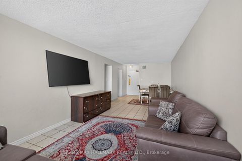Photo 10 at 912 - 370 Dixon Road, The Westway, Toronto