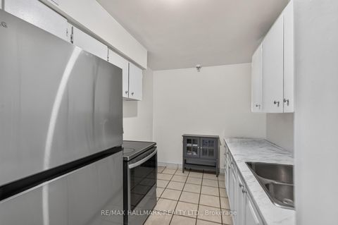 Photo 14 at 912 - 370 Dixon Road, The Westway, Toronto
