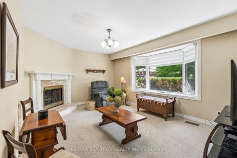 Photo 2 at 957 JANETTE Street, Leslie Valley, Newmarket