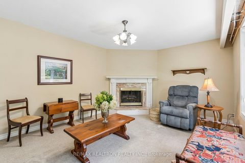 Photo 3 at 957 JANETTE Street, Leslie Valley, Newmarket
