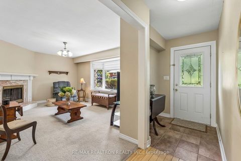 Photo 4 at 957 JANETTE Street, Leslie Valley, Newmarket