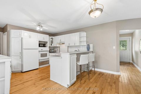 Photo 6 at 957 JANETTE Street, Leslie Valley, Newmarket